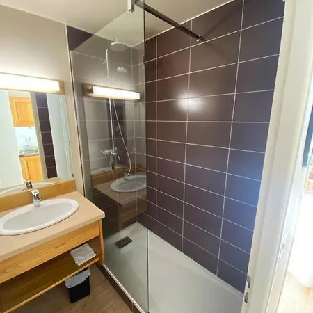 Le Bec De L'aigle Laveissière